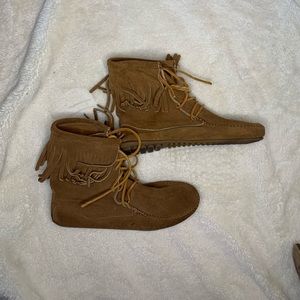 Minnetonka moccasins size 8.5
